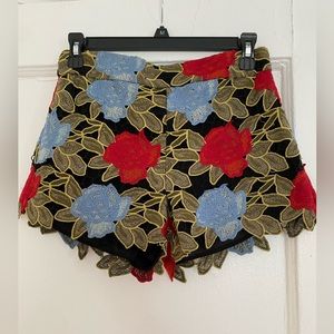 Rare Showroom Sample | Alice + Olivia Floral Guipure Lace Short